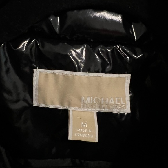 Michael Kors Basics Black Shiny Nylon Everyday Vest Size M NWT - Picture 4 of 7